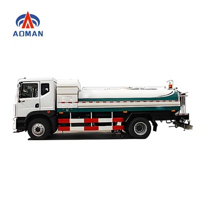 Purškiant vandens sunkvežimį